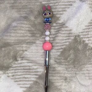Disney Doorables homemade Judy hops pen